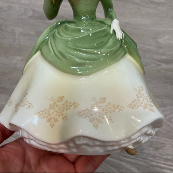 Vintage Royal Doulton HN2312 "Soiree" Bone China Figurine (512286H) 1967s - Picture 2 of 11